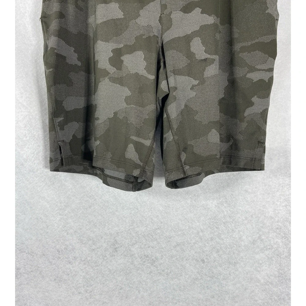 Lululemon Linerless Shorts Men's Medium Green 9